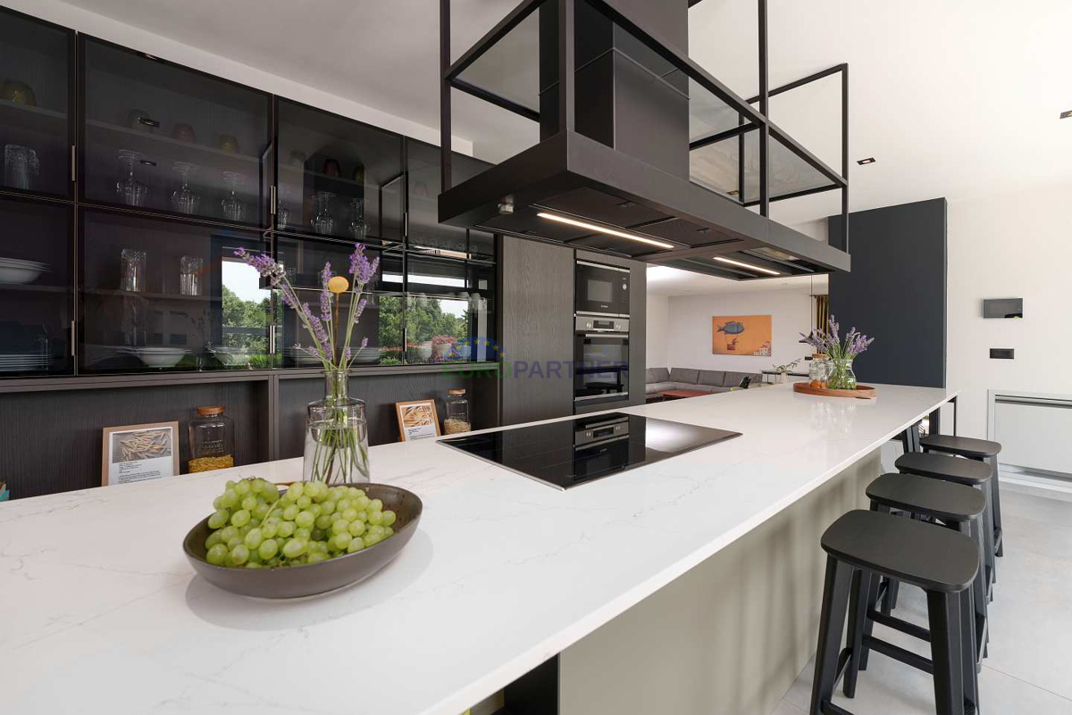 Moderna vila s pogledom na morje, Poreč, 900 m od morja