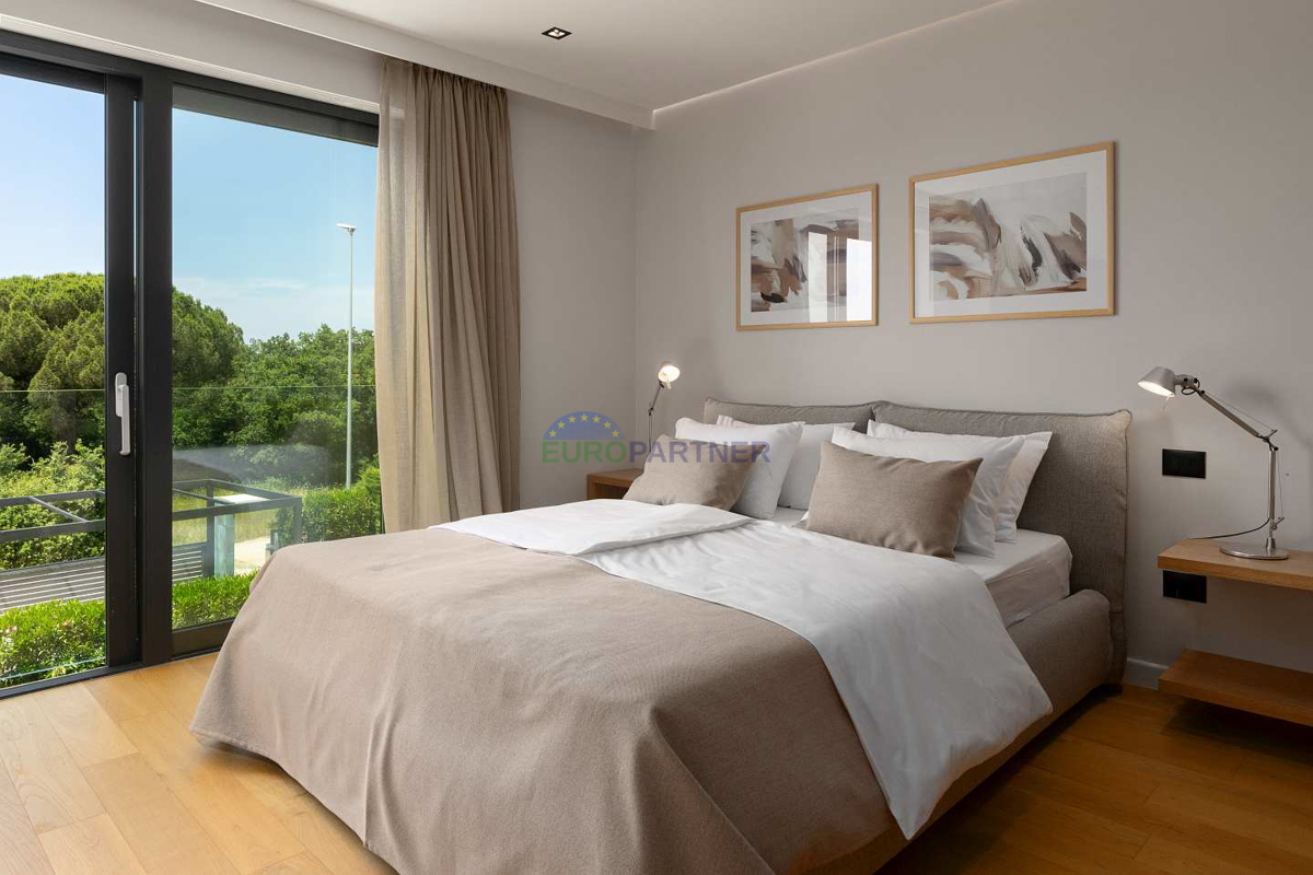 Moderna vila s pogledom na morje, Poreč, 900 m od morja