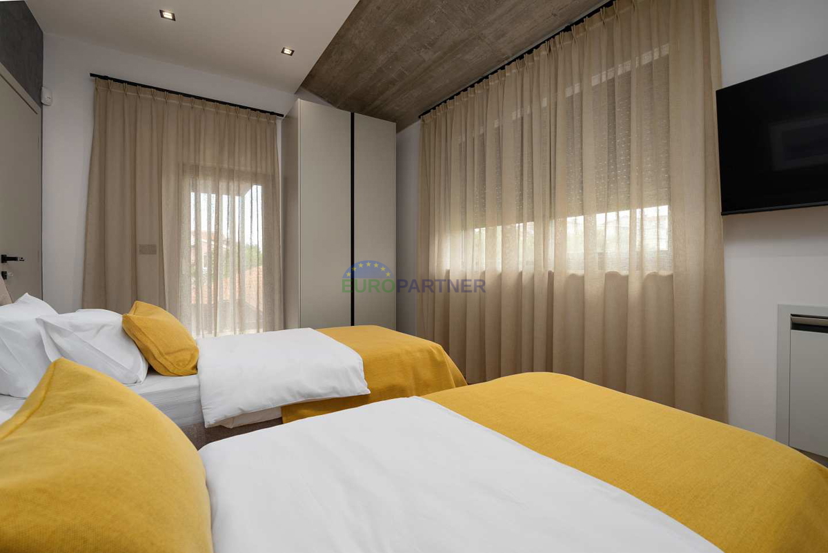 Moderna vila s pogledom na morje, Poreč, 900 m od morja