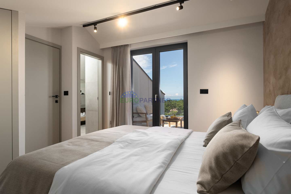 Moderna vila s pogledom na morje, Poreč, 900 m od morja