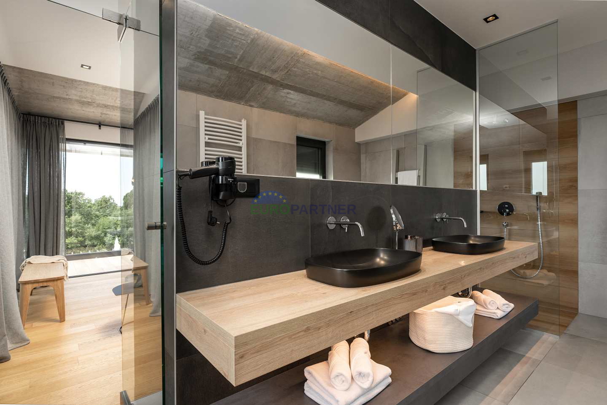 Moderna vila s pogledom na morje, Poreč, 900 m od morja