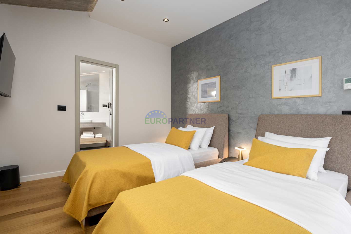 Moderna vila s pogledom na morje, Poreč, 900 m od morja