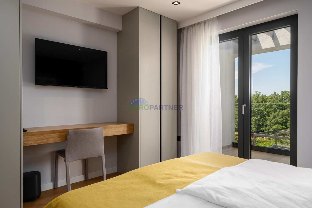 Moderna vila s pogledom na morje, Poreč, 900 m od morja