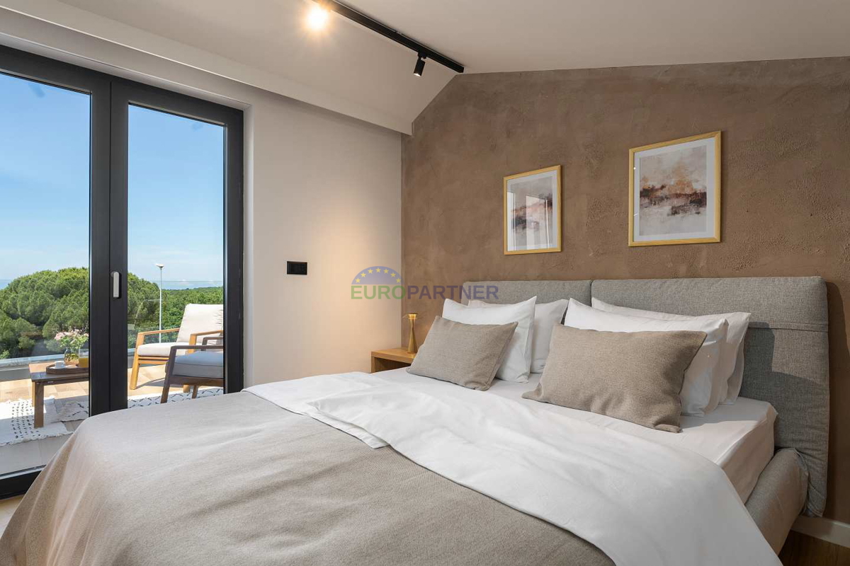 Moderna vila s pogledom na morje, Poreč, 900 m od morja