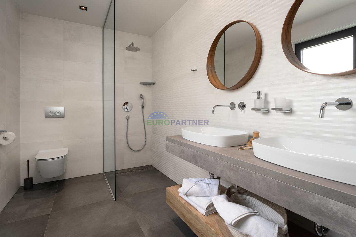 Moderna vila s pogledom na morje, Poreč, 900 m od morja