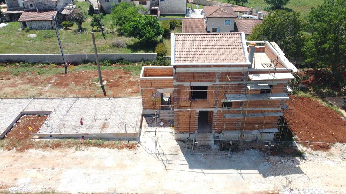 Moderna novogradnja z bazenom v bližini Poreča