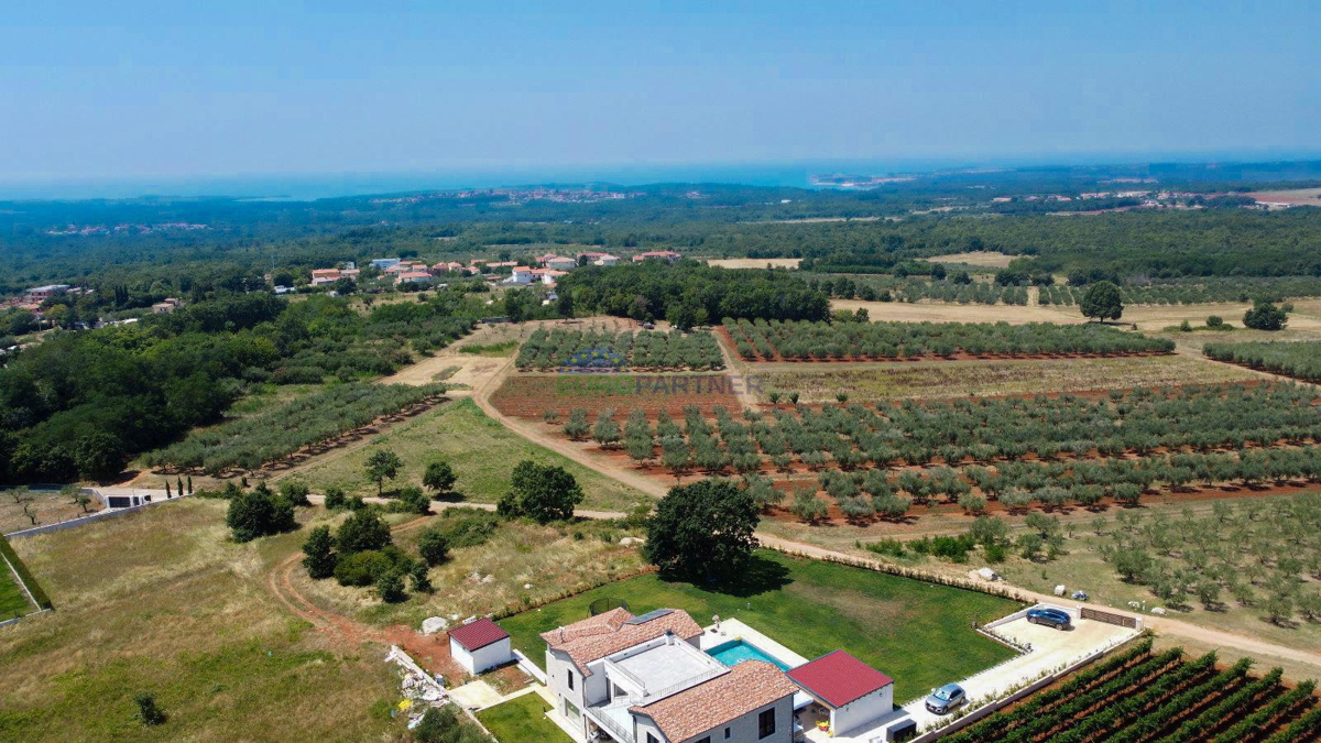 Zazidljivo zemljišče s pogledom na morje, Kaštelir, 2458m2