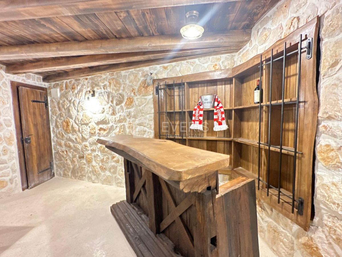 Hlapa, Dobrinj, 220m2