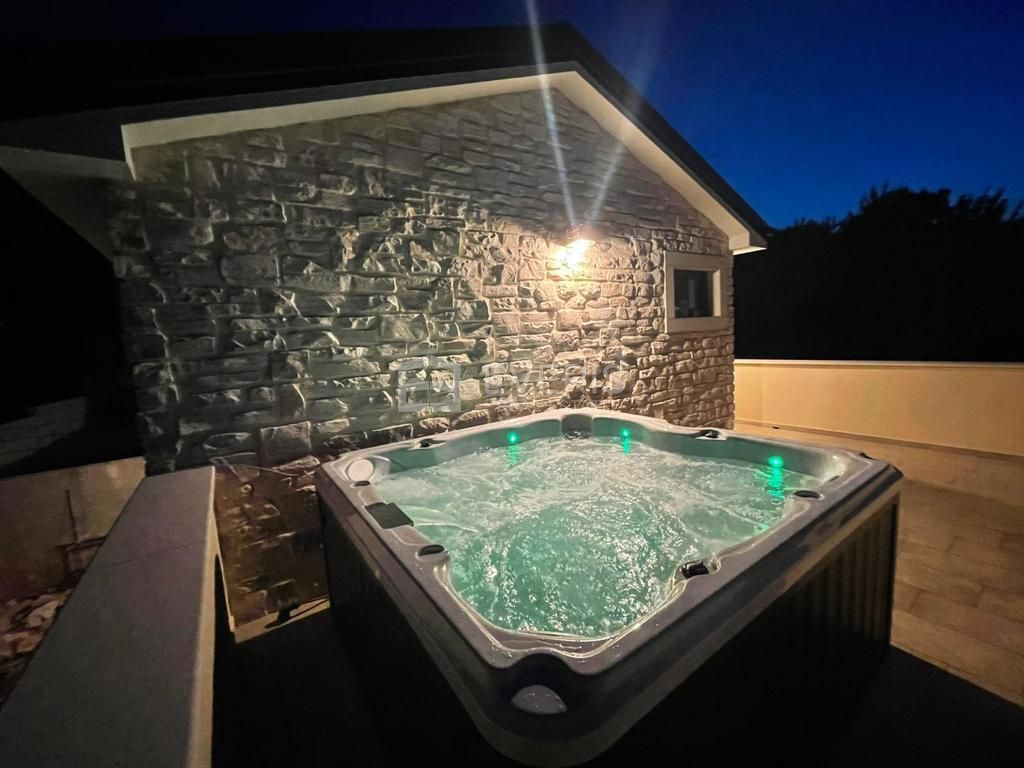 Hlapa, Dobrinj, 220m2