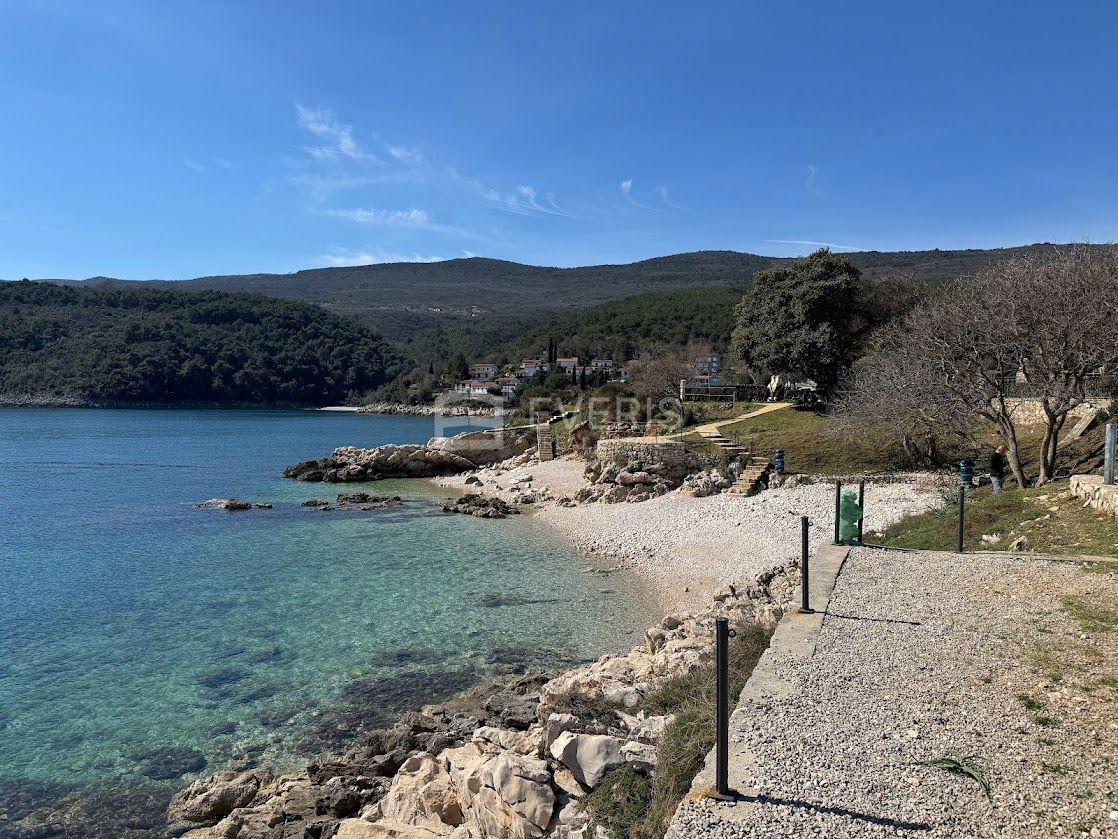 Sveta Marina, Raša, 865m2