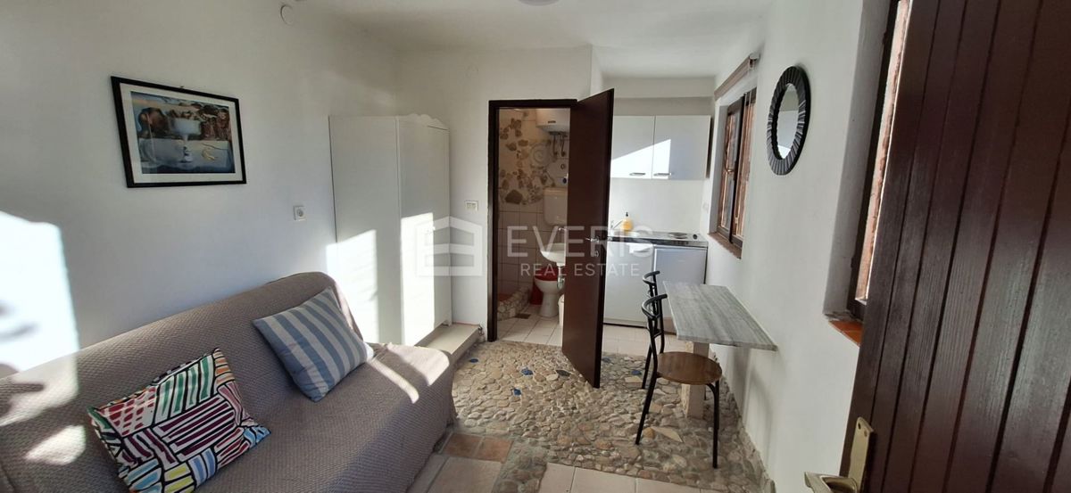 Mošćenička Draga, hiša s 4 stanovanji, pogledom na morje in vrtom