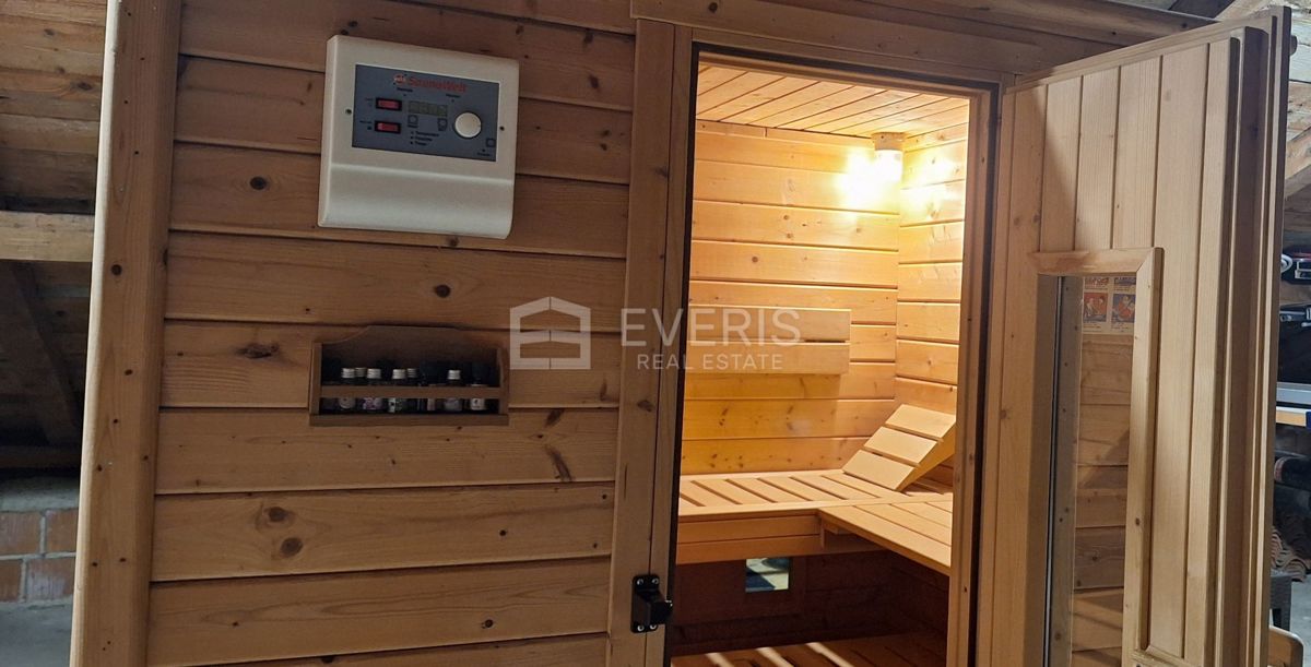 Mošćenička Draga, hiša s 4 stanovanji, pogledom na morje in vrtom