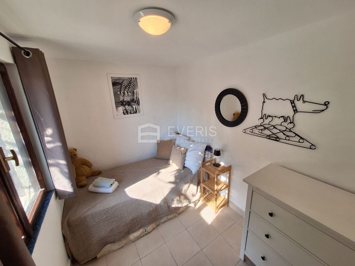 Mošćenička Draga, hiša s 4 stanovanji, pogledom na morje in vrtom