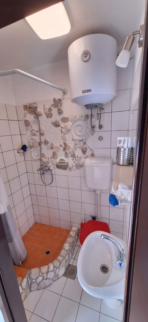 Mošćenička Draga, hiša s 4 stanovanji, pogledom na morje in vrtom