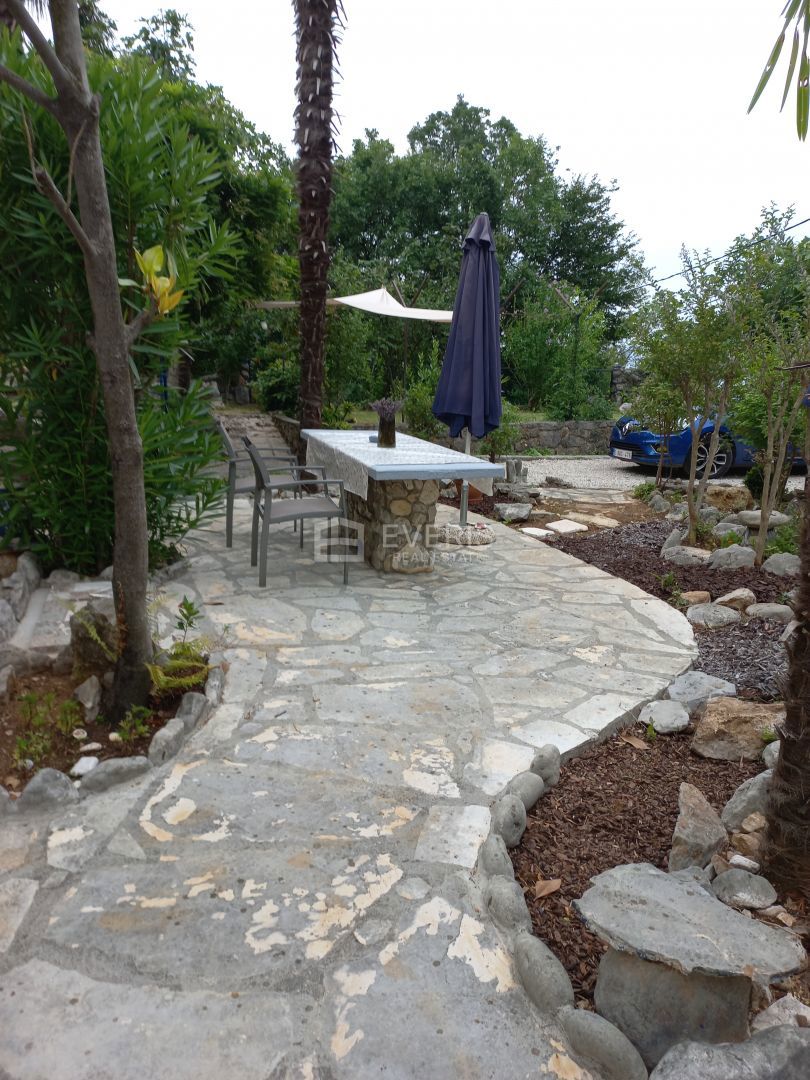 Mošćenička Draga, hiša s 4 stanovanji, pogledom na morje in vrtom