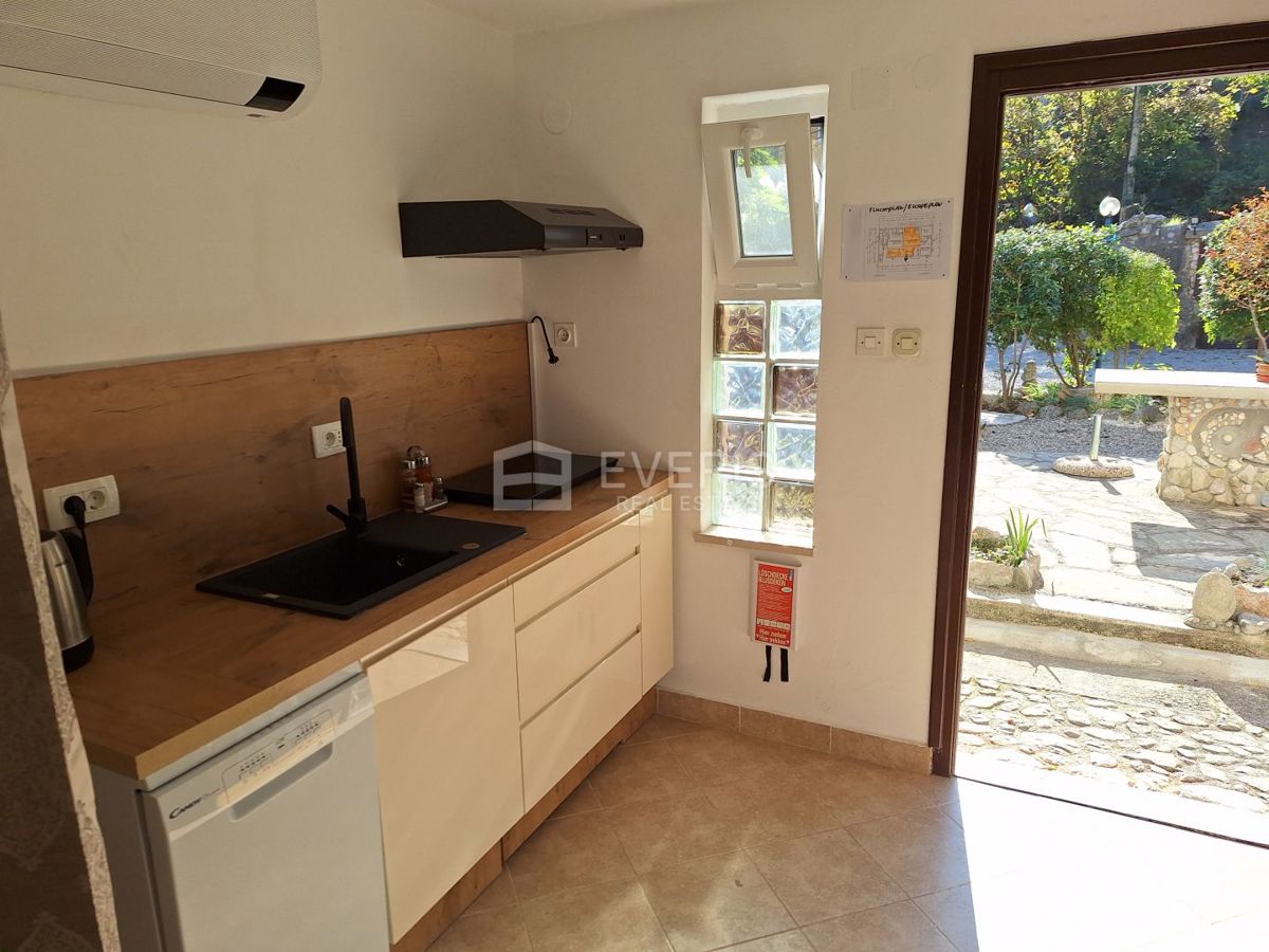 Mošćenička Draga, hiša s 4 stanovanji, pogledom na morje in vrtom