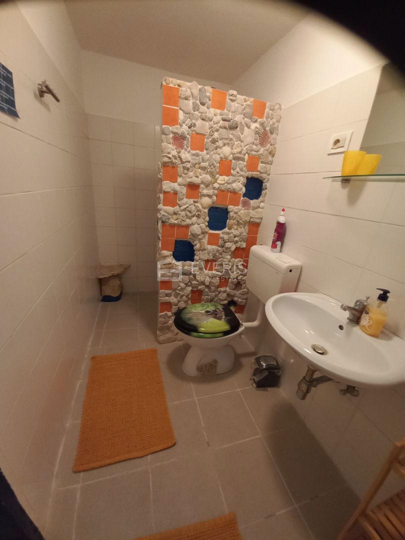 Mošćenička Draga, hiša s 4 stanovanji, pogledom na morje in vrtom