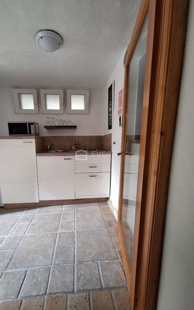 Mošćenička Draga, hiša s 4 stanovanji, pogledom na morje in vrtom