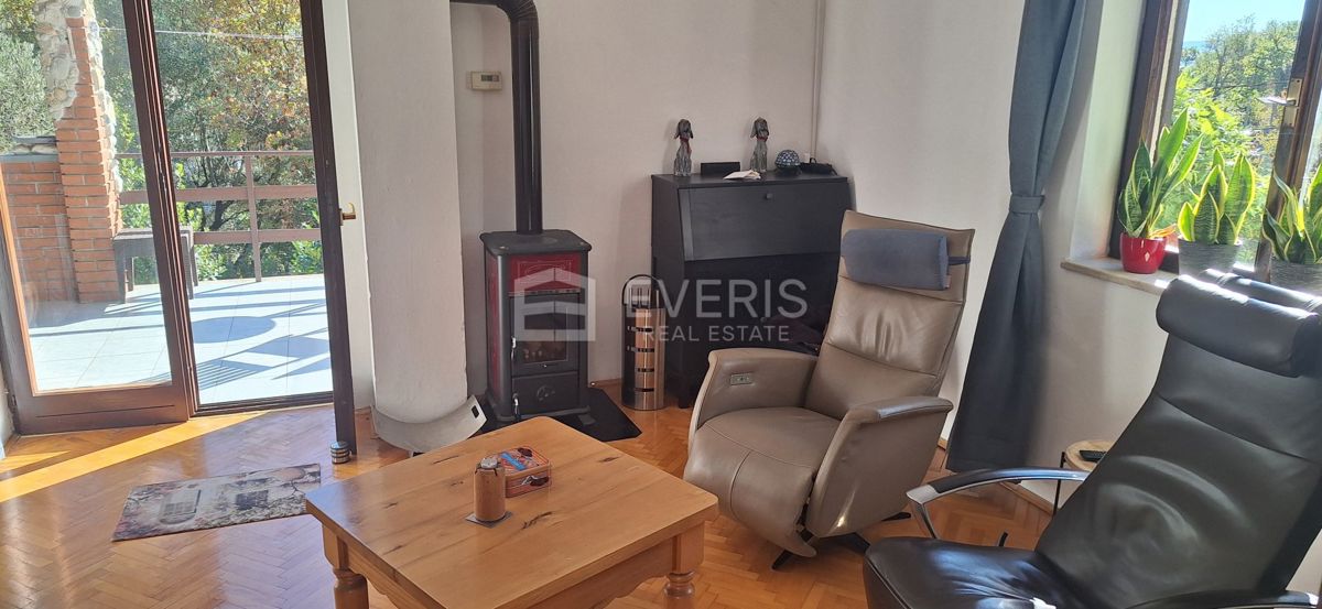 Mošćenička Draga, hiša s 4 stanovanji, pogledom na morje in vrtom