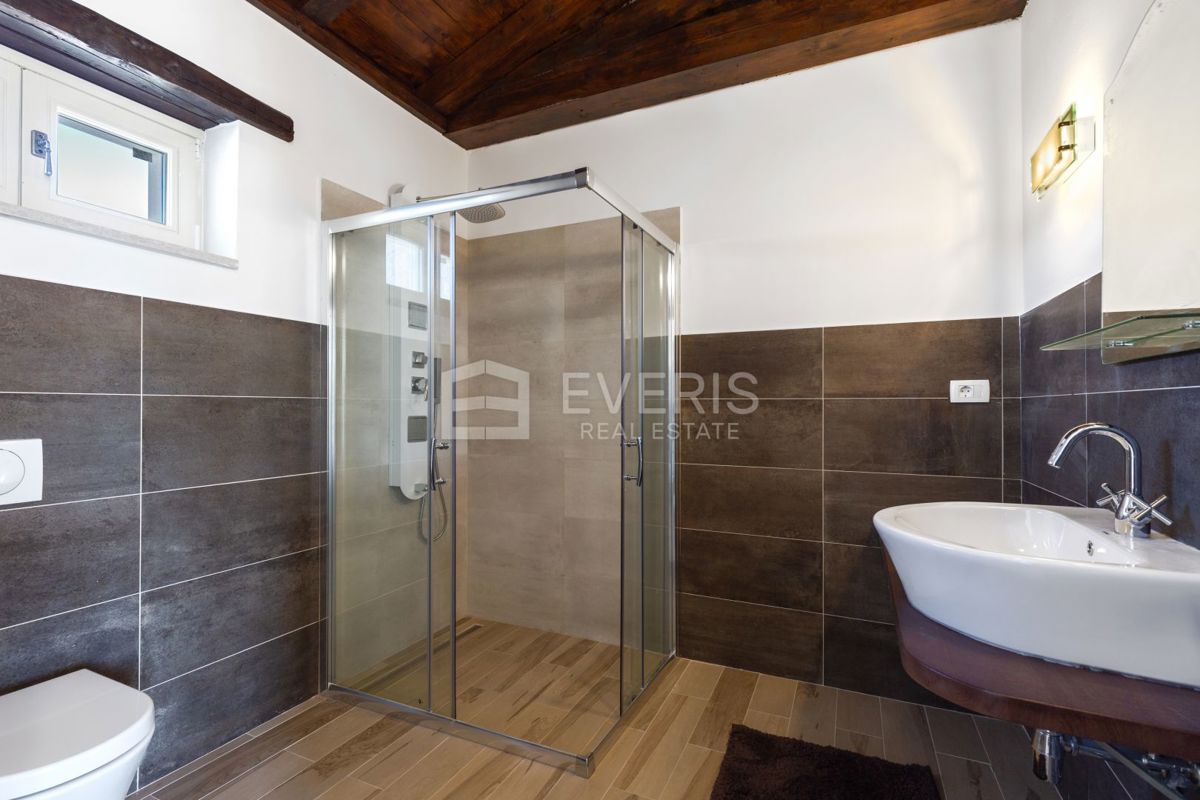 Radetići, Tinjan, 175,95m2