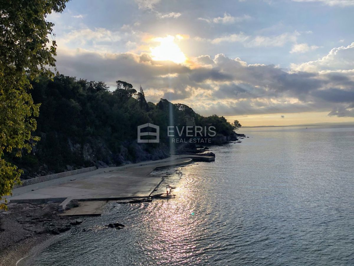 Rijeka, Bivio, nad hotelom Hilton Costabella, 1.335m2