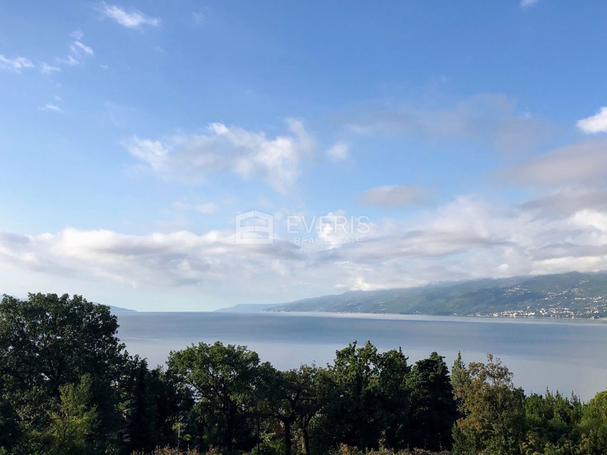 Rijeka, Bivio, nad hotelom Hilton Costabella, 1.335m2