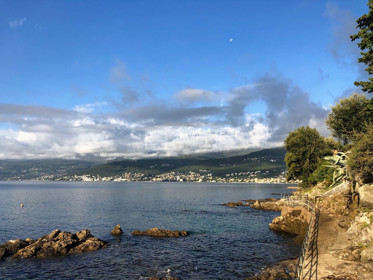 Rijeka, Bivio, nad hotelom Hilton Costabella, 4.100m2