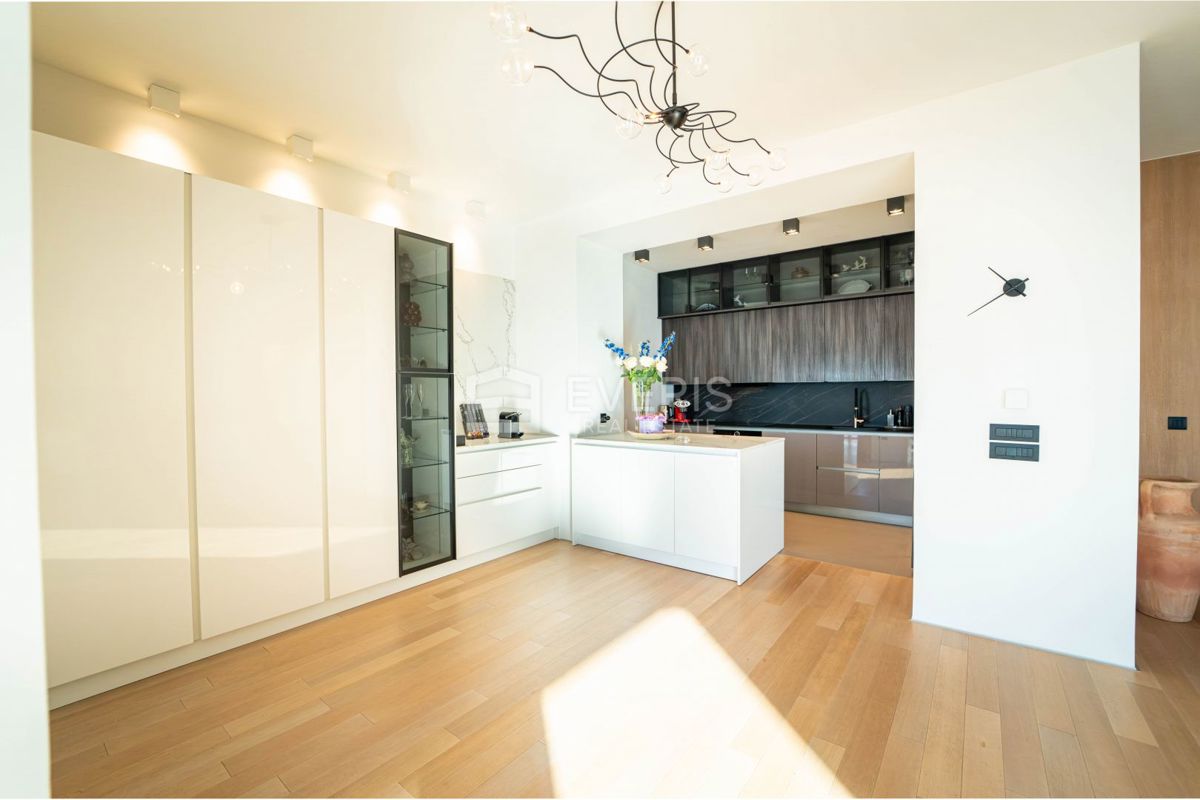 Pećine, Rijeka, 286 m2