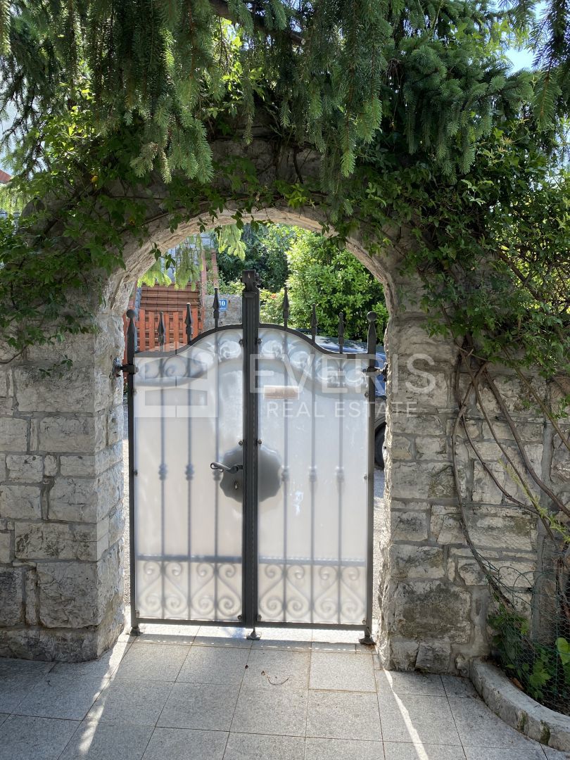 Kantrida, Rijeka, 300m2