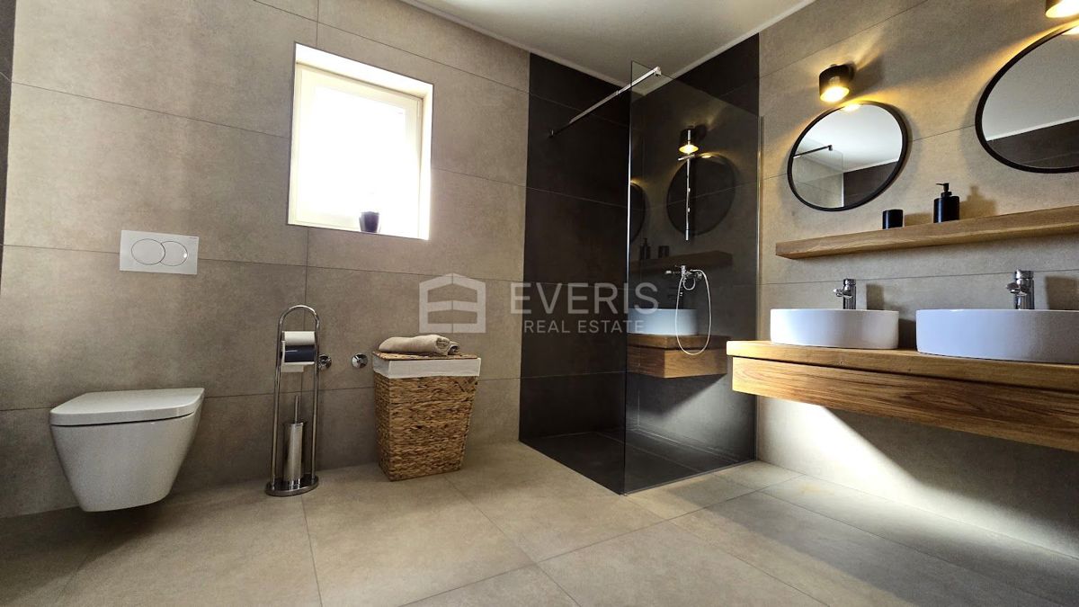 Jadranovo, Crikvenica, 200m2