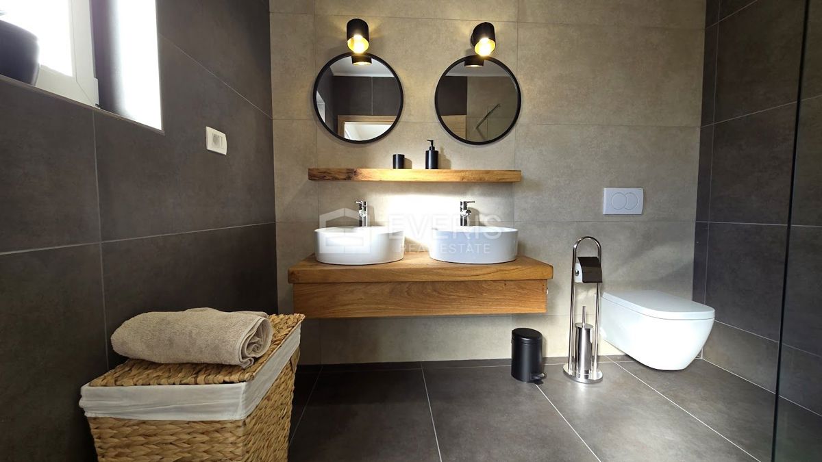 Jadranovo, Crikvenica, 200m2