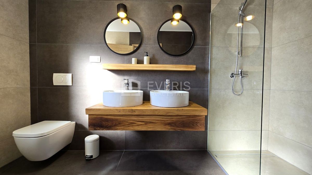 Jadranovo, Crikvenica, 200m2