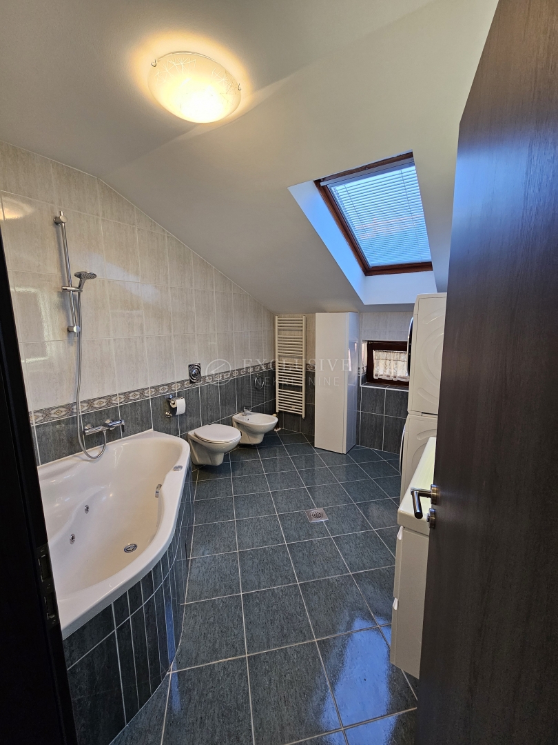 Stanovanje Ičići, Opatija - Okolica, 150m2