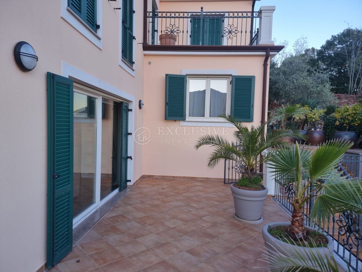 Stanovanje Ičići, Opatija - Okolica, 184m2