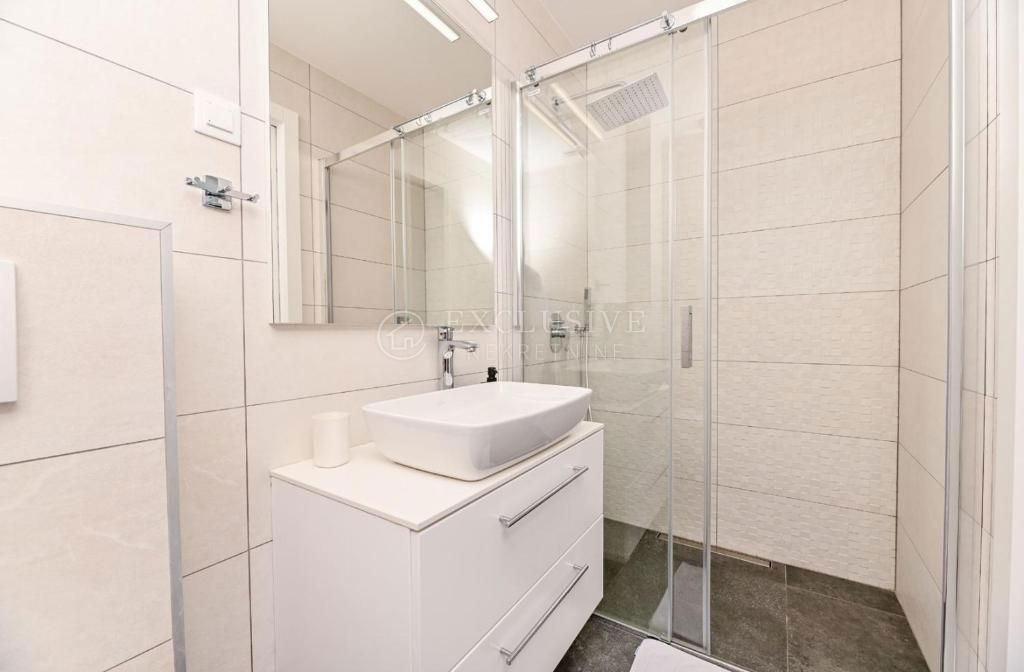 Stanovanje Malinska, Malinska-Dubašnica, 276,20m2