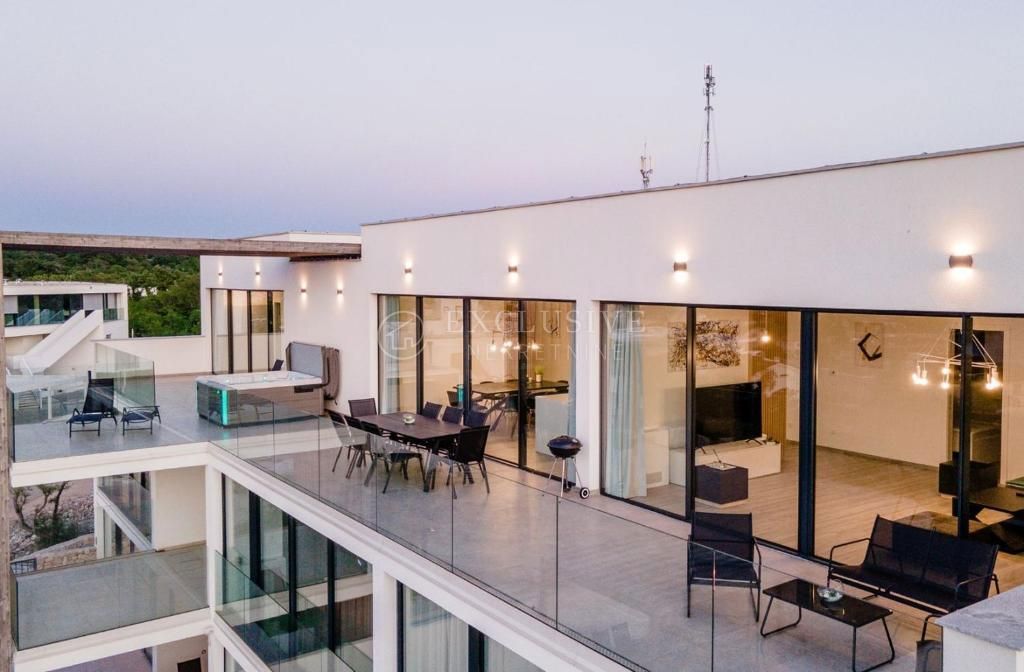 Stanovanje Malinska, Malinska-Dubašnica, 276,20m2