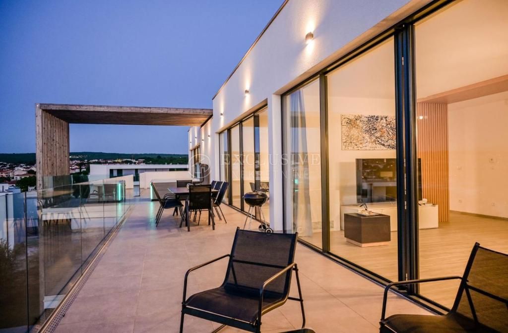 Stanovanje Malinska, Malinska-Dubašnica, 276,20m2