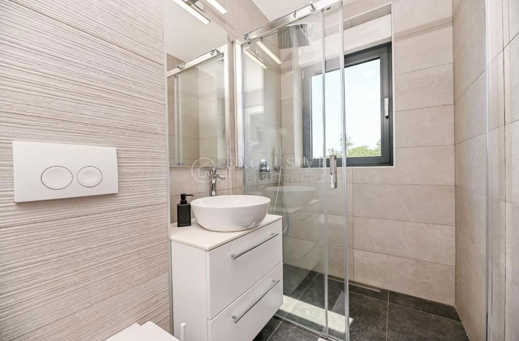 Stanovanje Malinska, Malinska-Dubašnica, 276,20m2
