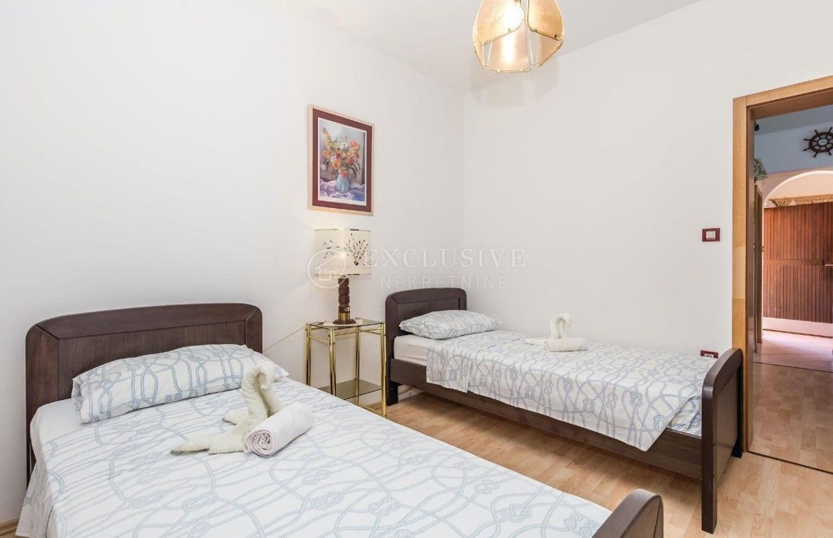 Hiša Karlobag, 200m2