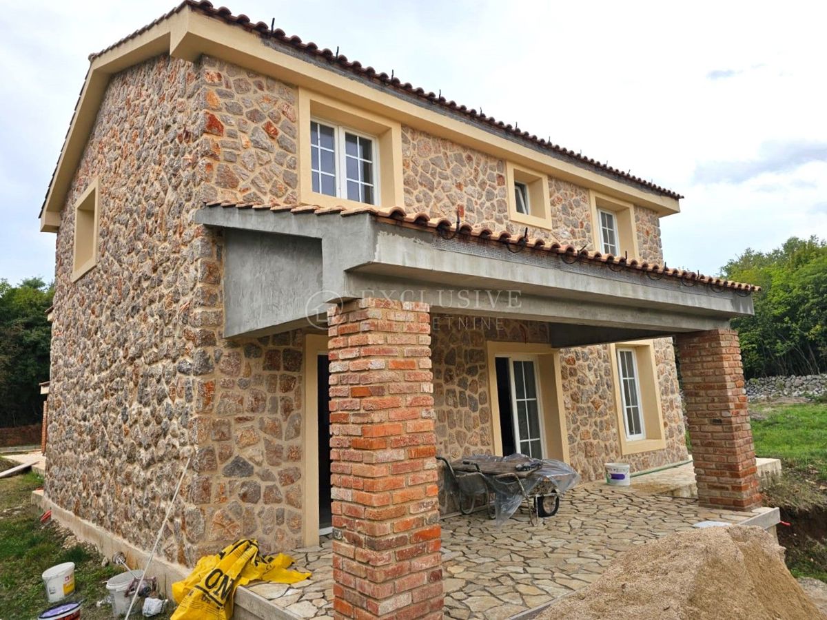Hiša Vrbnik, 400m2