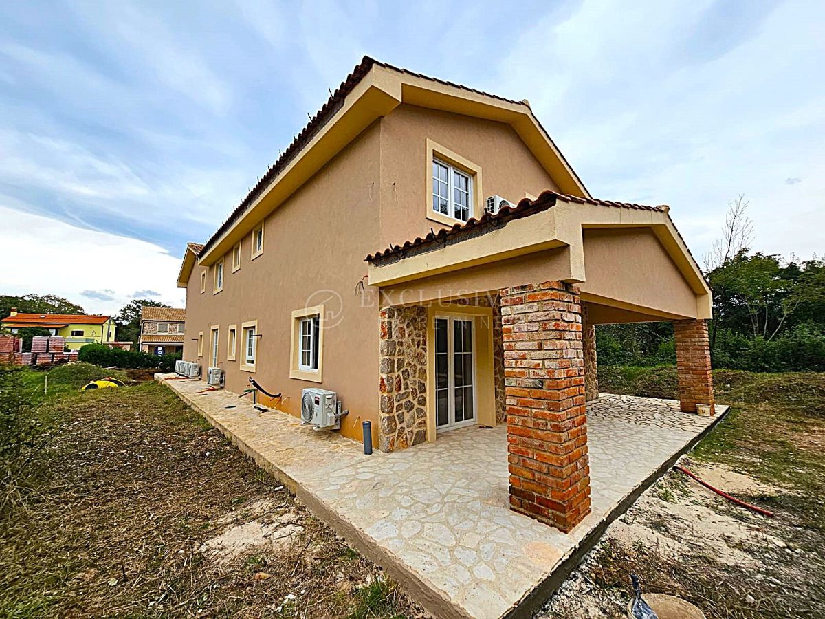 Hiša Vrbnik, 400m2