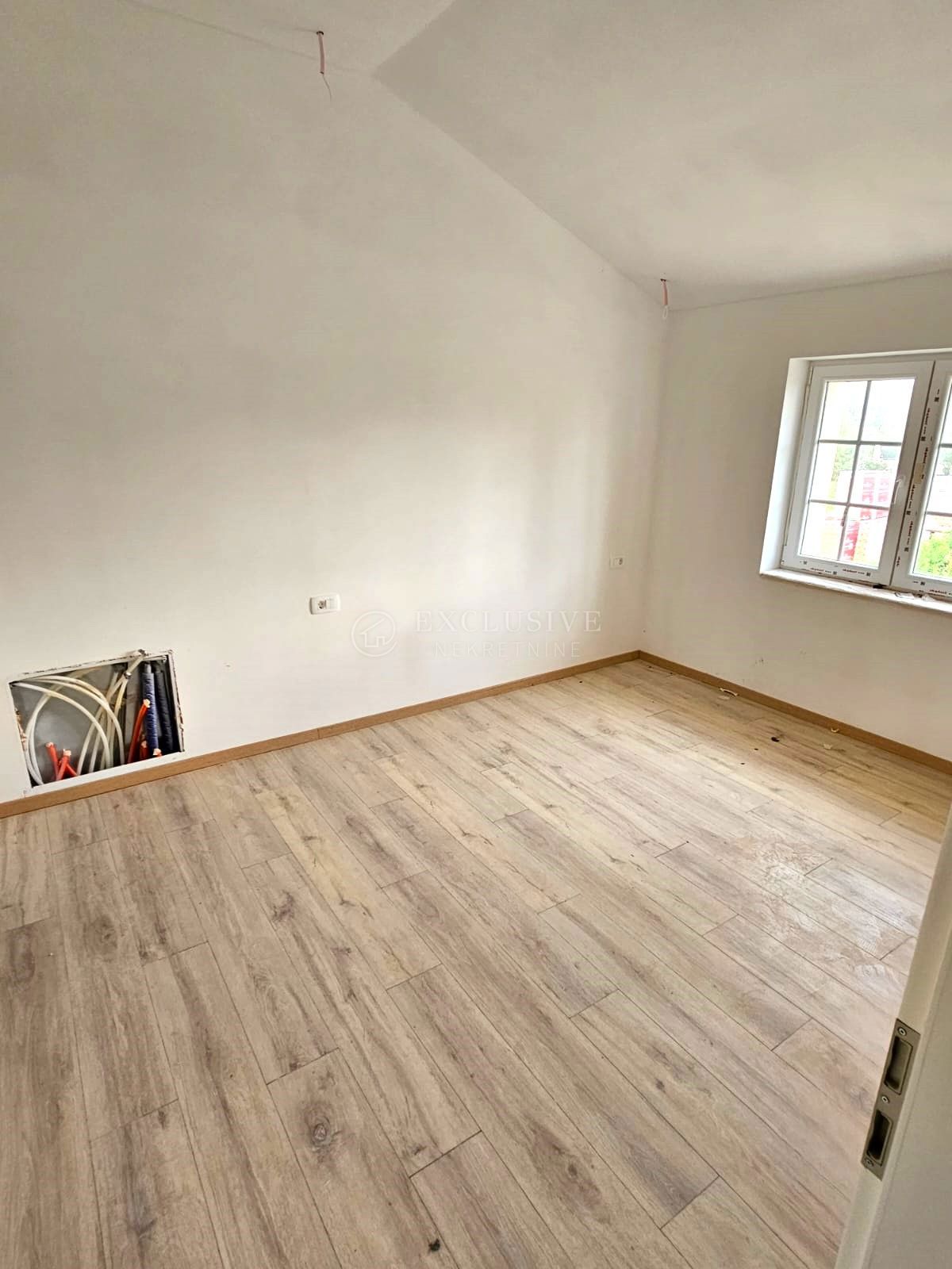 Hiša Vrbnik, 400m2