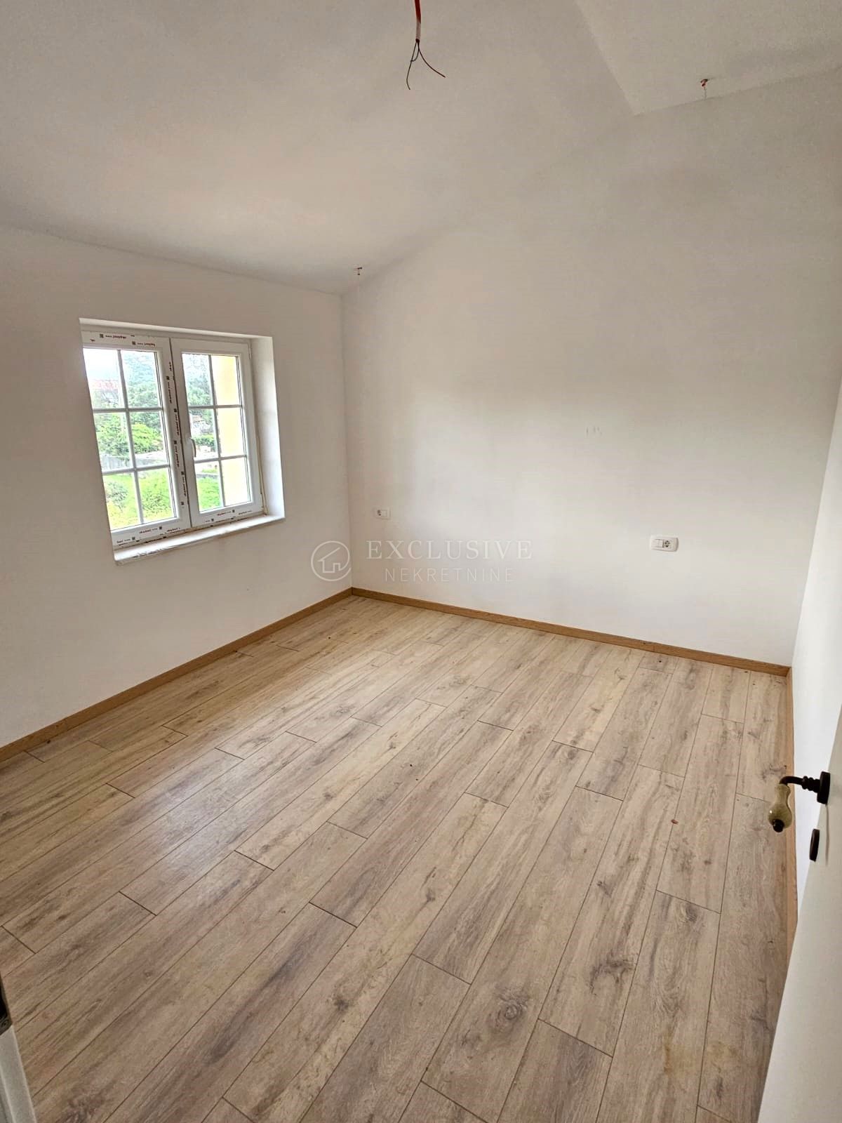 Hiša Vrbnik, 400m2