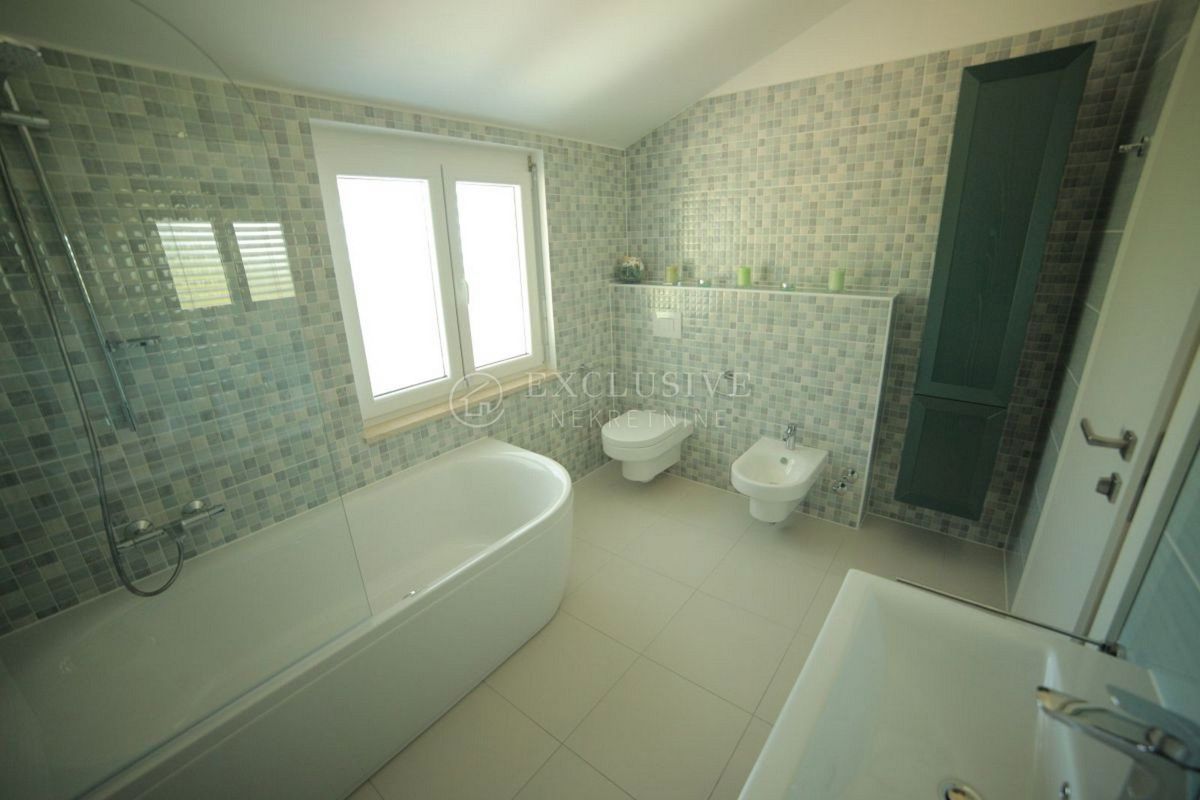 Hiša Poljane, Opatija - Okolica, 275m2