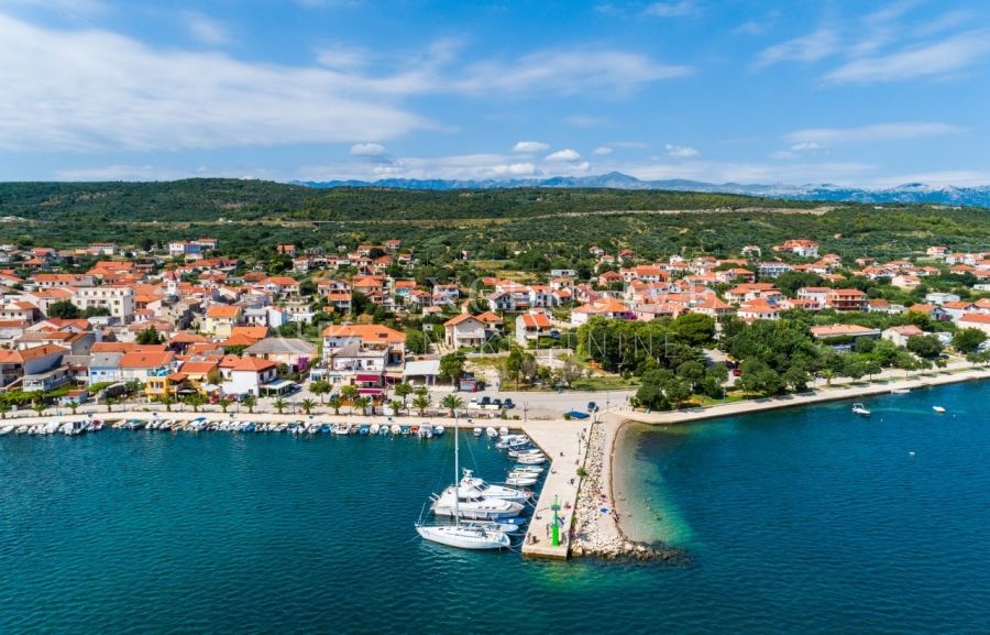 Zemljišče Posedarje, 2.018m2