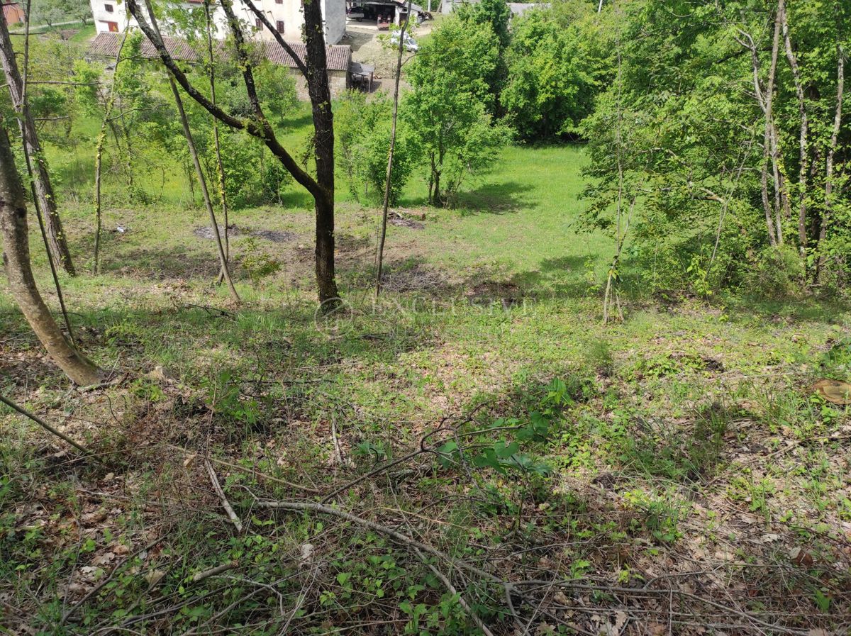 Zemljišče Marčenegla, Buzet, 930m2