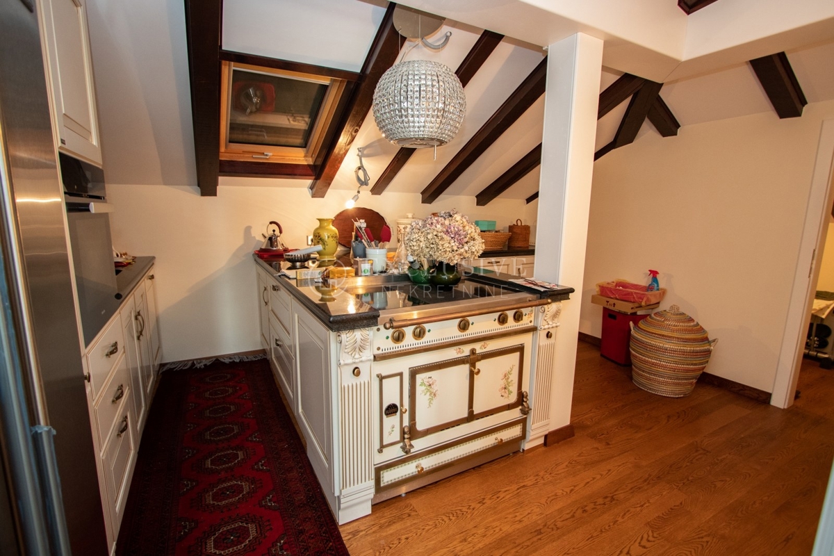 Stanovanje Opatija - Centar, Opatija, 350m2