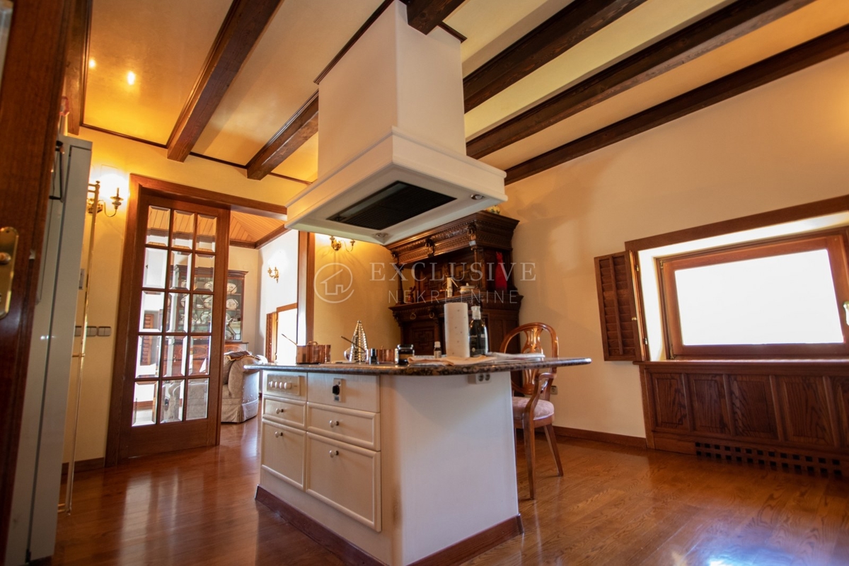 Stanovanje Opatija - Centar, Opatija, 350m2