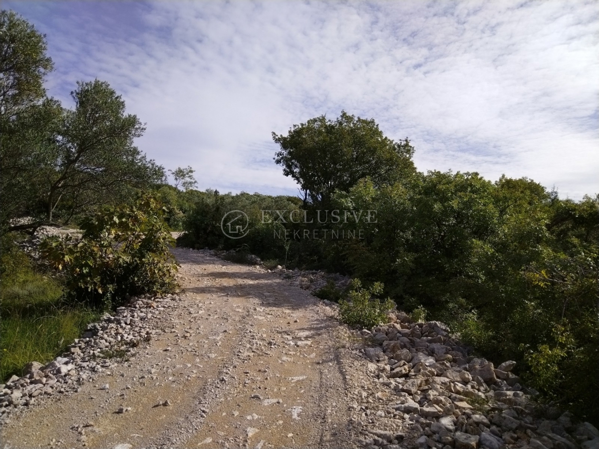 Zemljišče Punat, 2.989m2