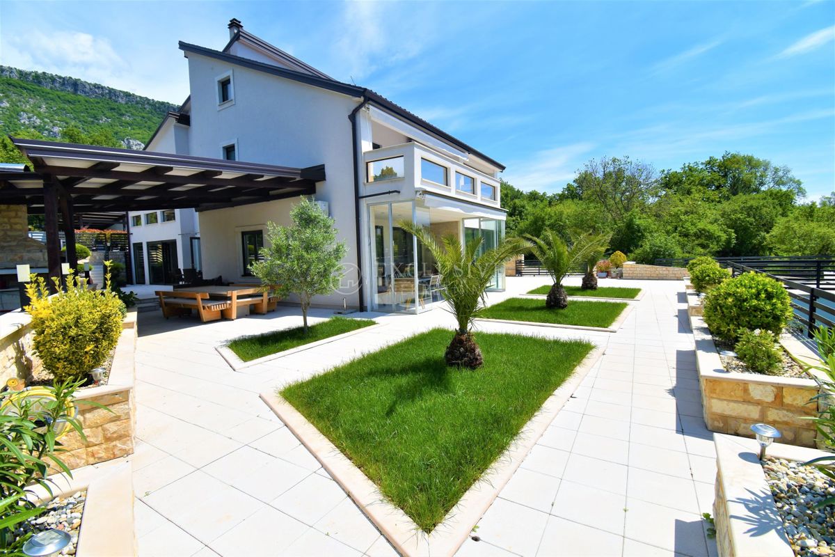 Hiša Crikvenica, 390m2